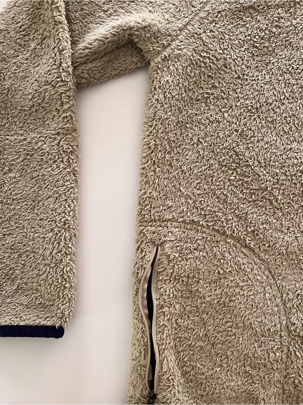 Patagonia Women’s Fuzzy Fleece Sweater in Cream & Navy with Pockets- Size M - Picture 7 of 8